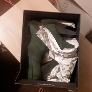 Green Kenneth Cole Redington high heel pumps